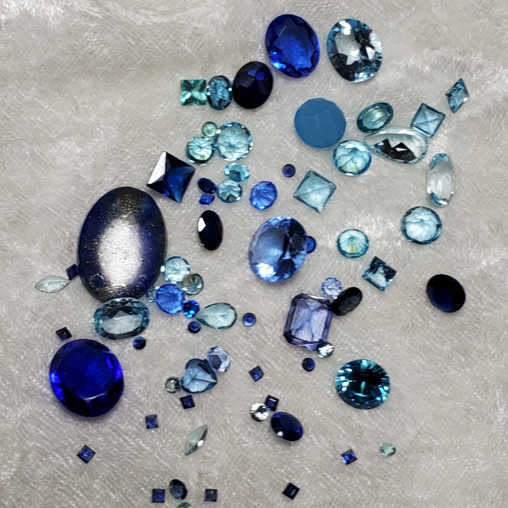 71 blue gemstones lot